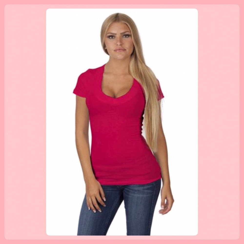 No Boundaries Candy Red Scoop Neck Tee Size L